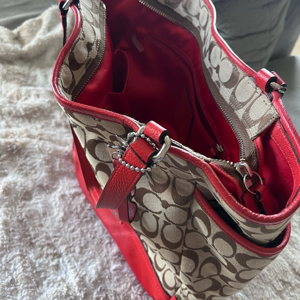 Hermosa bolsa Coach roja /café Solo Una vez usada - Picture 4 of 9